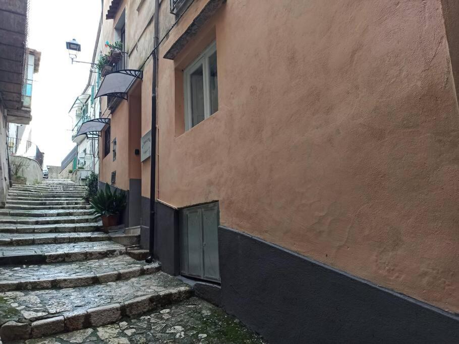 Intero Alloggio - Centro Storico - La Tana Di Aldo- 150 M Da Pepe In Grani Caiazzo Esterno foto